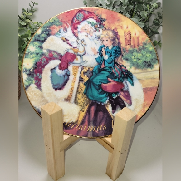 Vintage Avon "The Wonder of Christmas" 1994 Christmas Plate - Picture 2 of 3